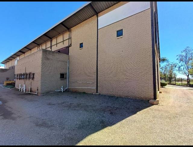 BUSINESS PROPERTY TO RENT IN LOUWLARDIA